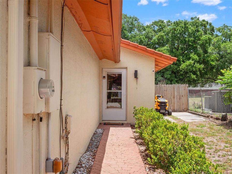 For Sale: $895,000 (6 beds, 4 baths, 4195 Square Feet)