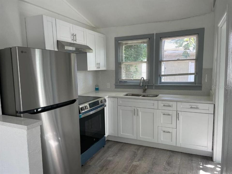 For Sale: $229,900 (2 beds, 1 baths, 656 Square Feet)