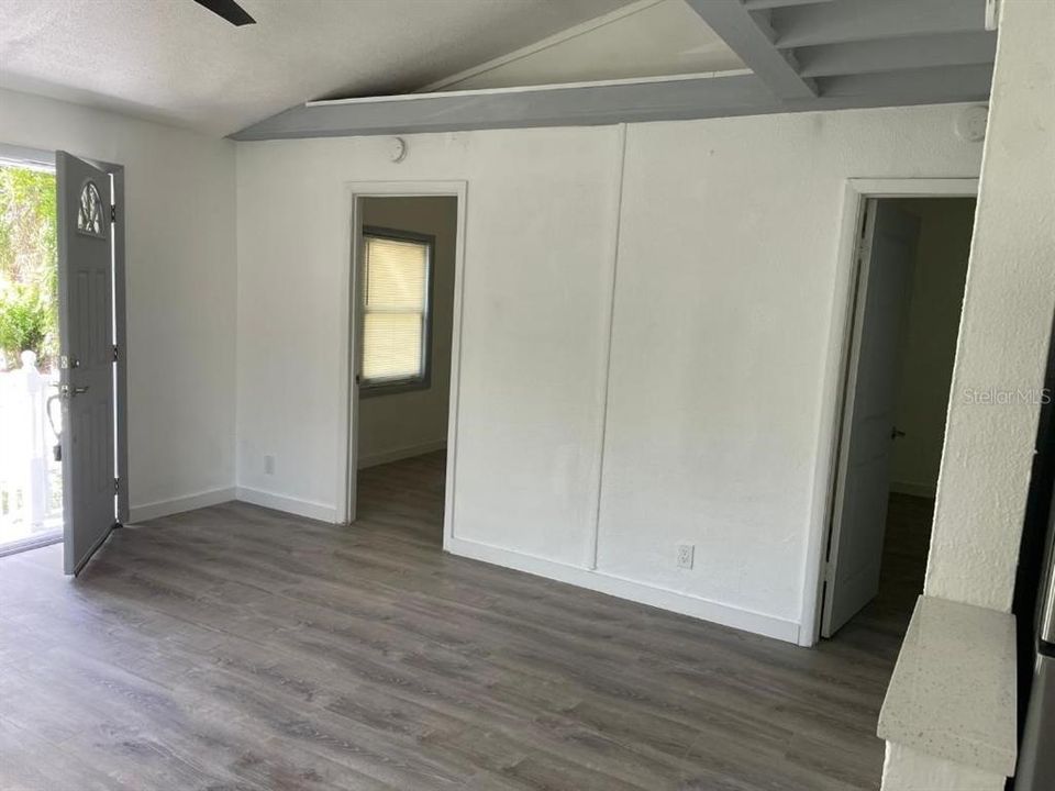 For Sale: $229,900 (2 beds, 1 baths, 656 Square Feet)