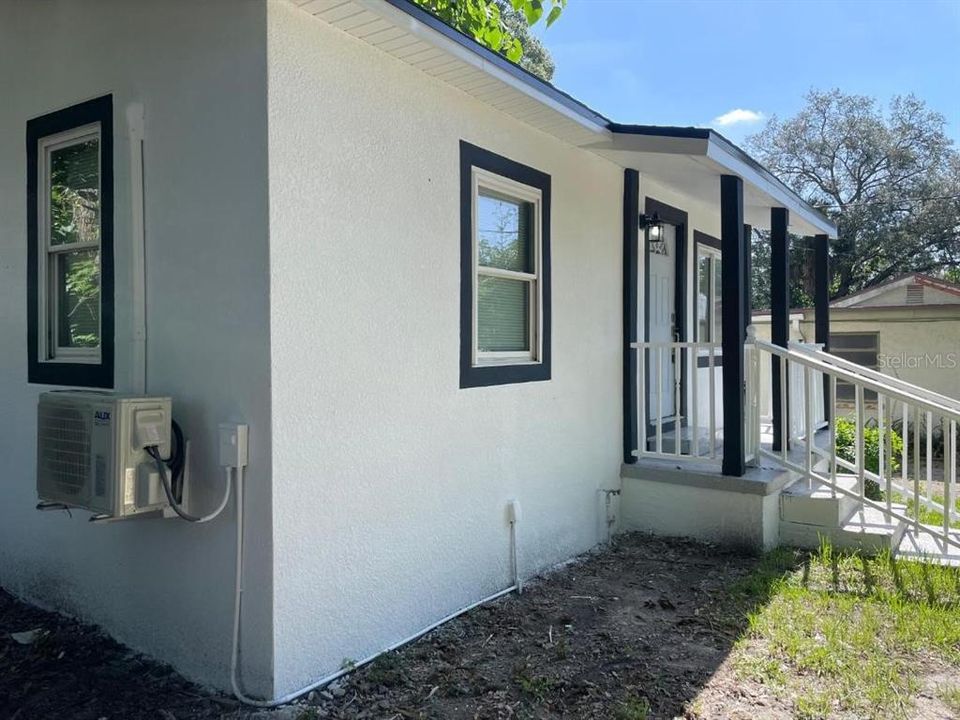 For Sale: $229,900 (2 beds, 1 baths, 656 Square Feet)