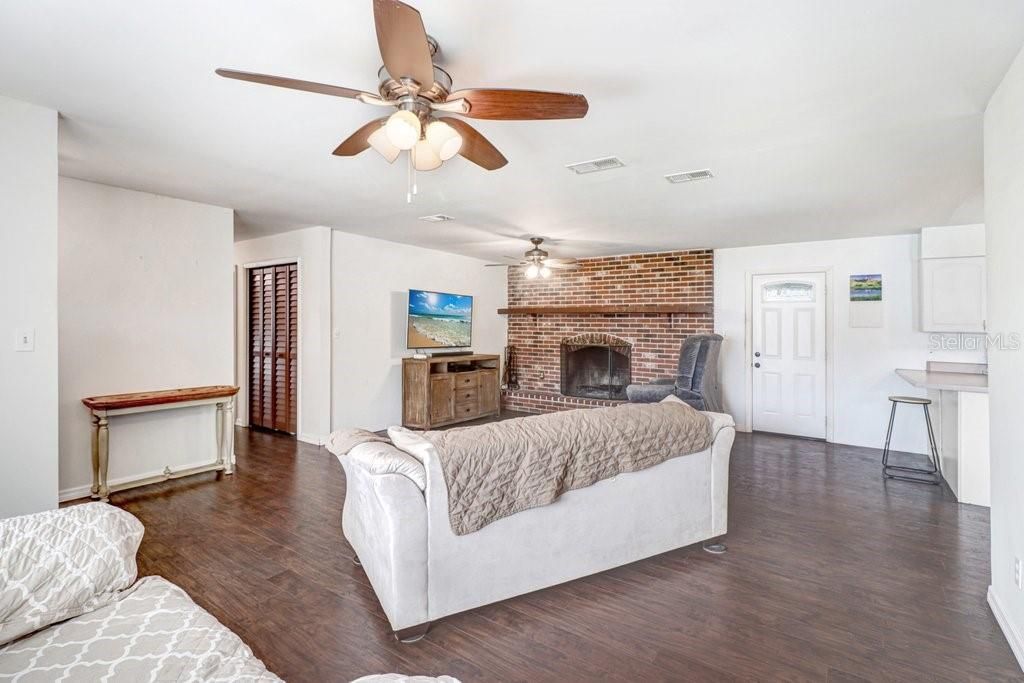 For Sale: $279,900 (3 beds, 2 baths, 1510 Square Feet)