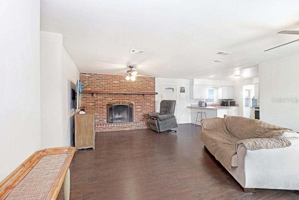 For Sale: $279,900 (3 beds, 2 baths, 1510 Square Feet)