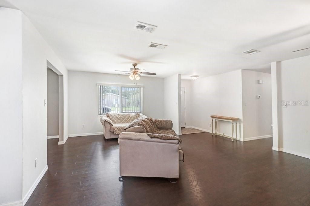 For Sale: $279,900 (3 beds, 2 baths, 1510 Square Feet)