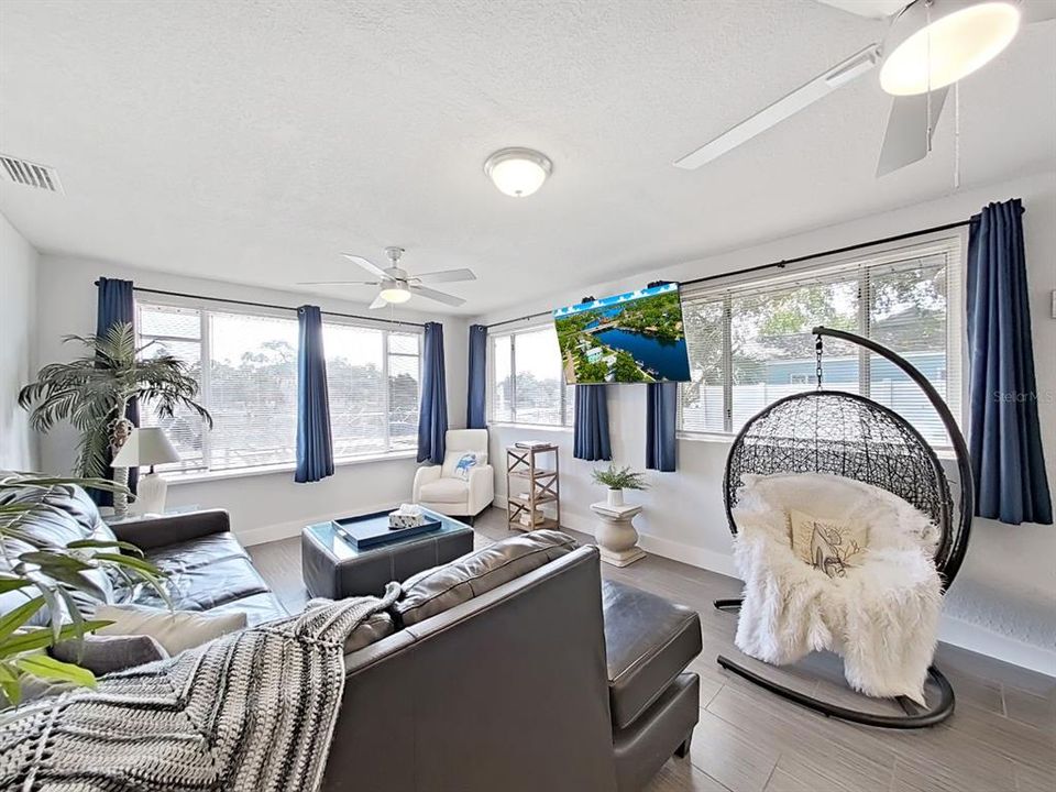 For Sale: $519,900 (3 beds, 2 baths, 1621 Square Feet)