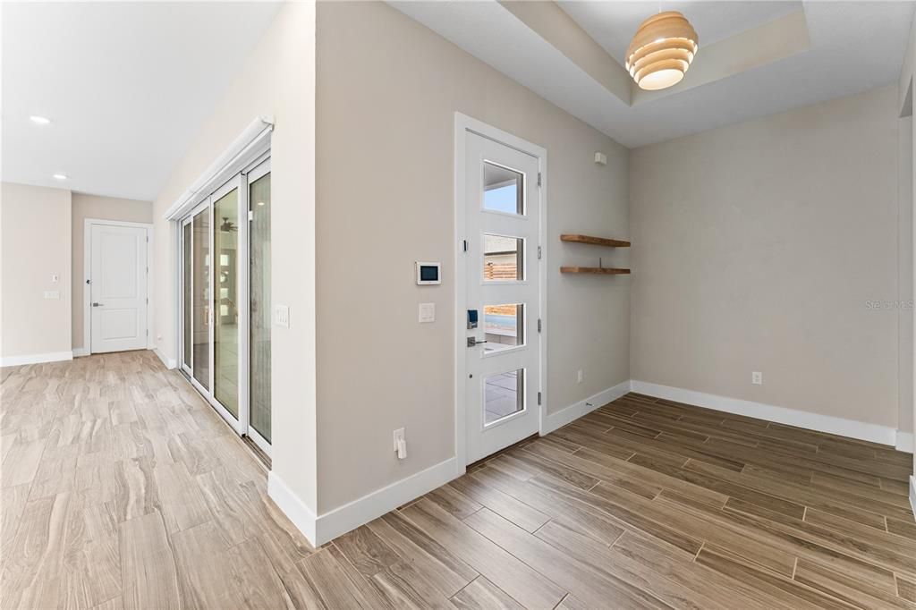 En Venta: $675,000 (4 camas, 3 baños, 2350 Pies cuadrados)