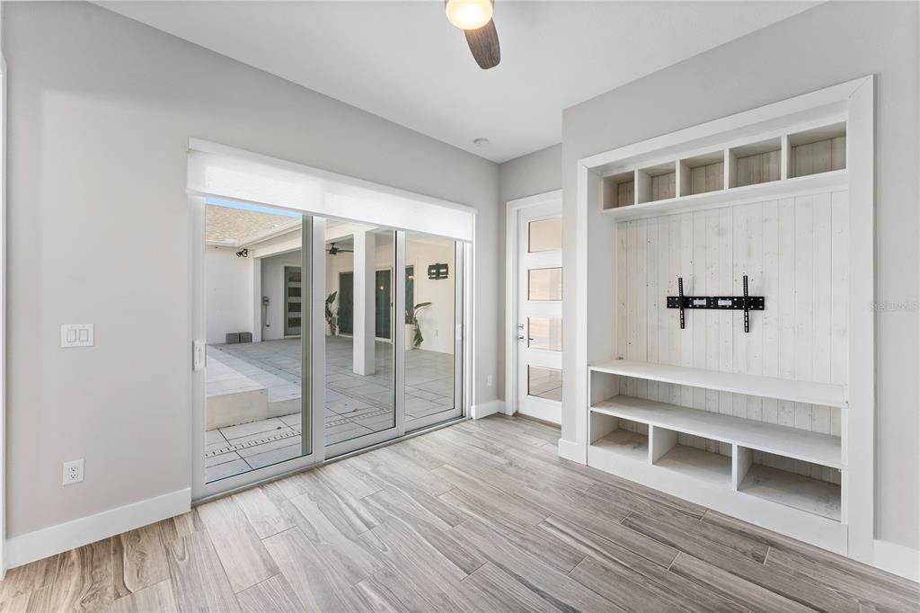 En Venta: $675,000 (4 camas, 3 baños, 2350 Pies cuadrados)