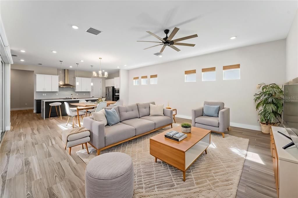 En Venta: $675,000 (4 camas, 3 baños, 2350 Pies cuadrados)
