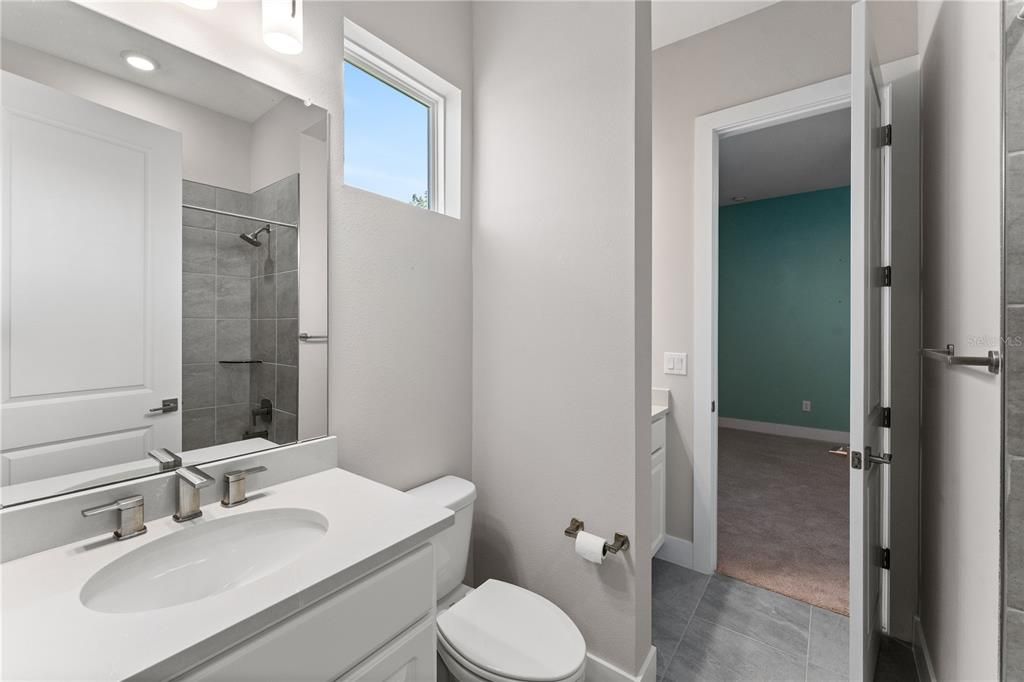 En Venta: $675,000 (4 camas, 3 baños, 2350 Pies cuadrados)
