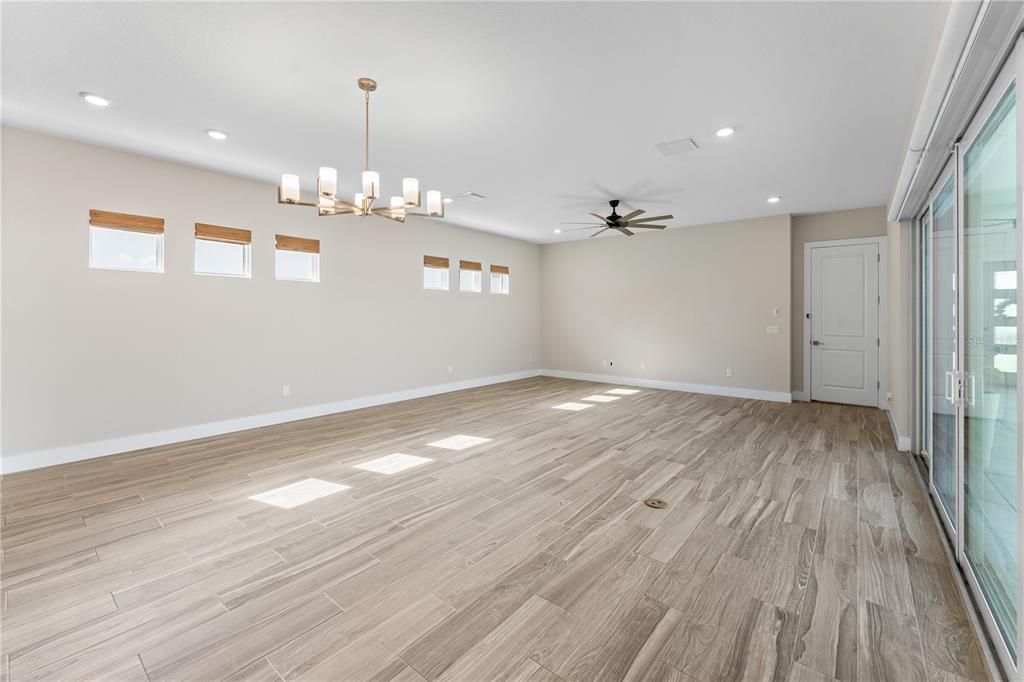 En Venta: $675,000 (4 camas, 3 baños, 2350 Pies cuadrados)
