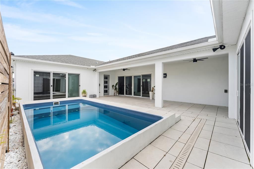 En Venta: $675,000 (4 camas, 3 baños, 2350 Pies cuadrados)
