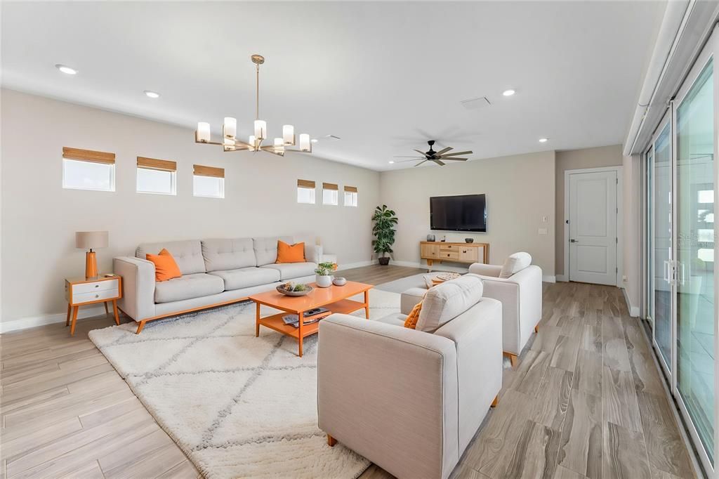 En Venta: $675,000 (4 camas, 3 baños, 2350 Pies cuadrados)
