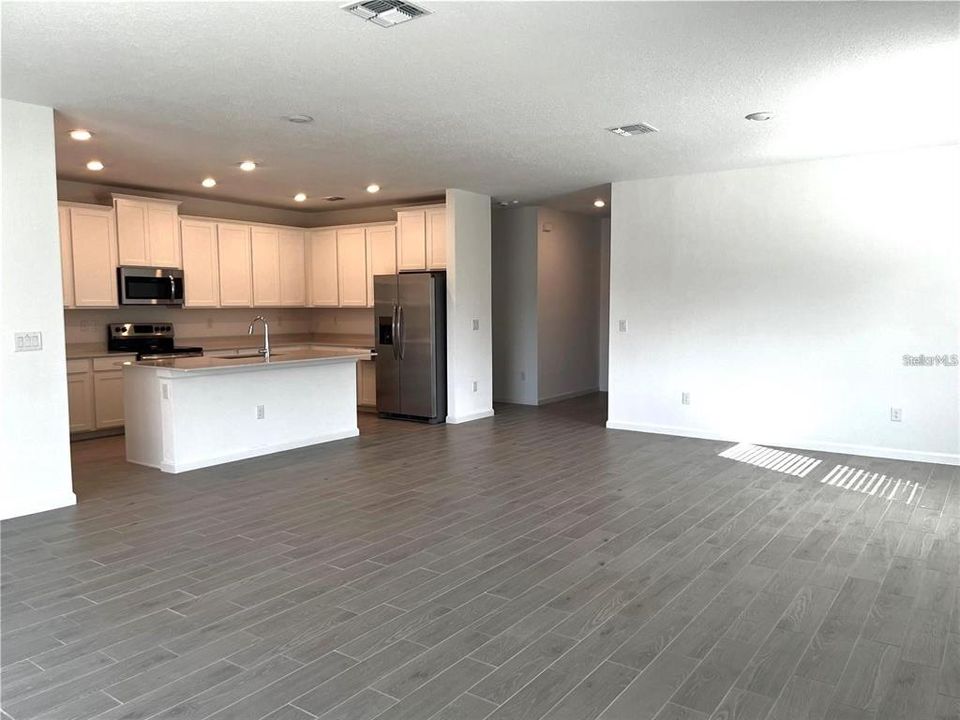 For Rent: $2,300 (4 beds, 3 baths, 2039 Square Feet)
