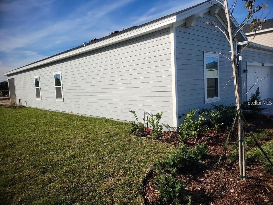 For Rent: $2,300 (4 beds, 3 baths, 2039 Square Feet)