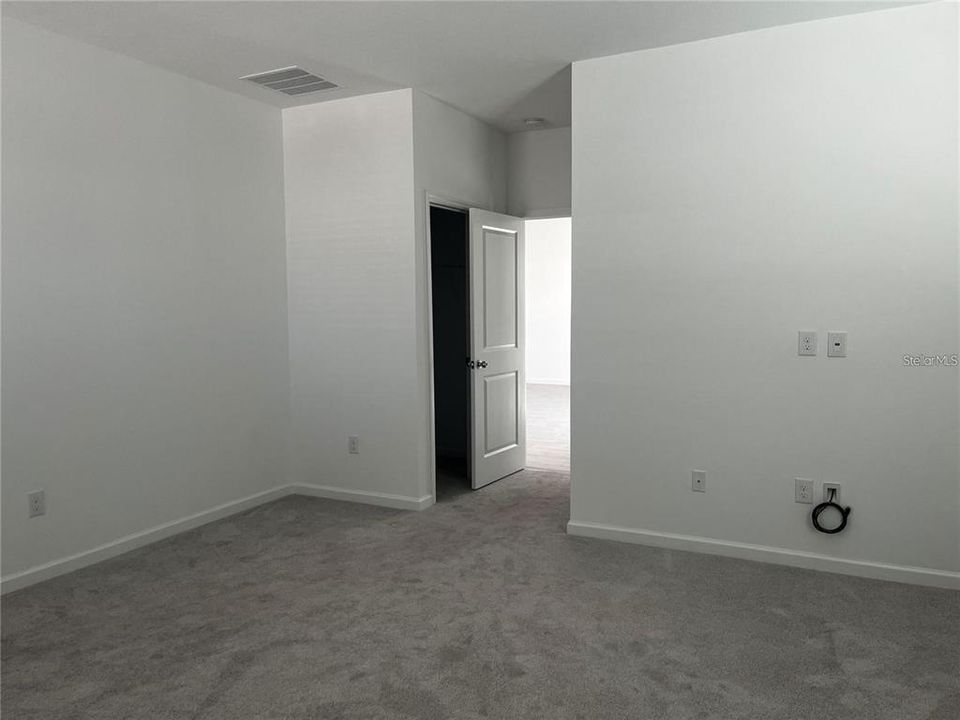 For Rent: $2,300 (4 beds, 3 baths, 2039 Square Feet)