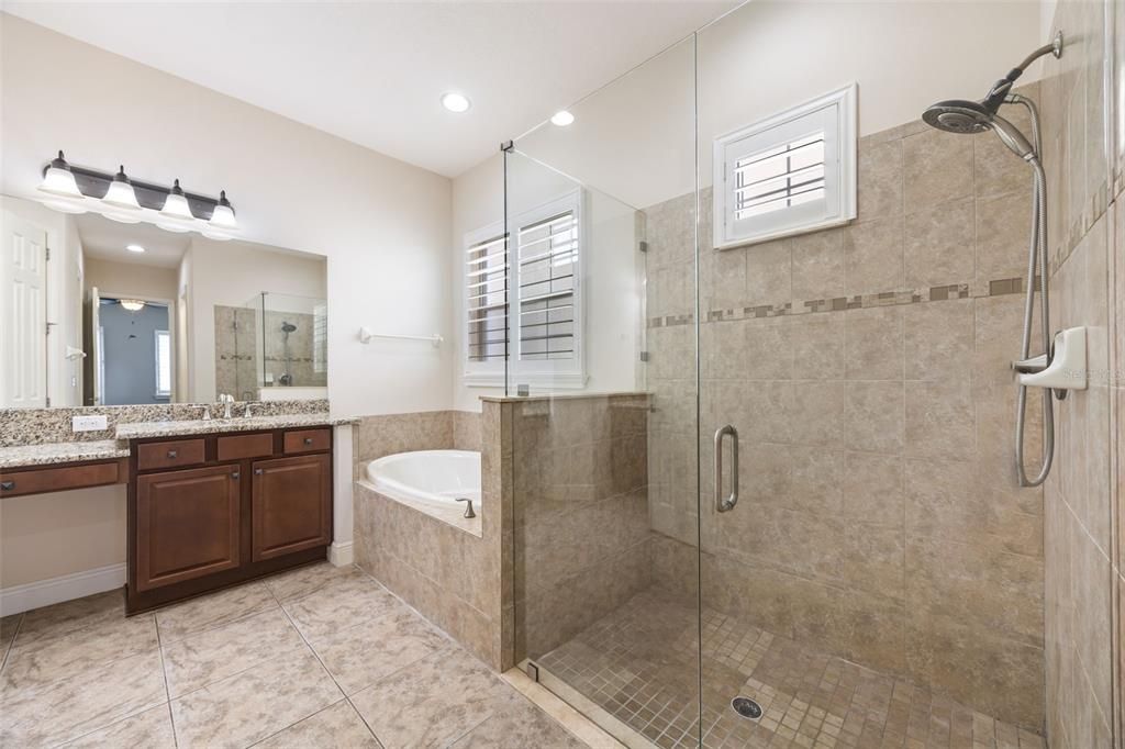 For Sale: $550,000 (5 beds, 4 baths, 3158 Square Feet)