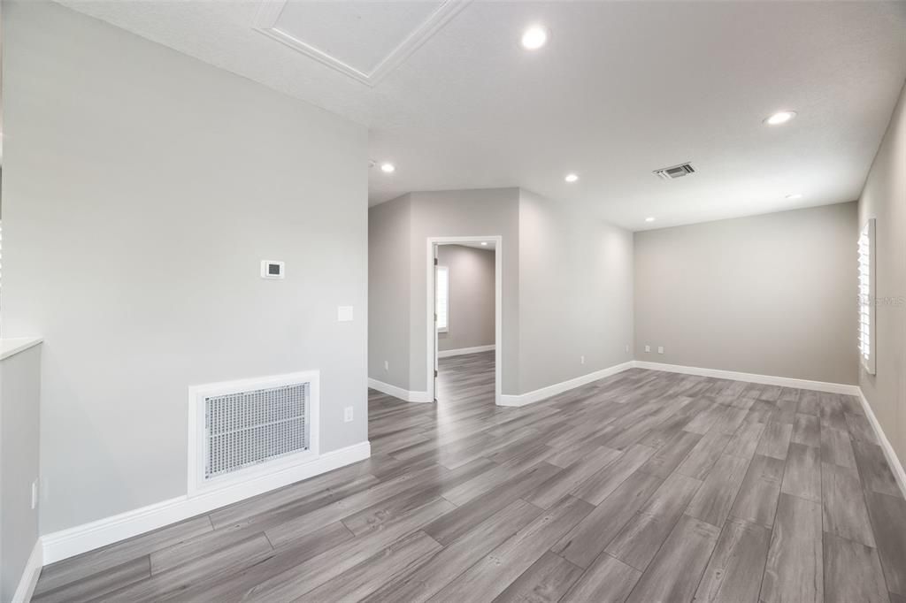For Sale: $550,000 (5 beds, 4 baths, 3158 Square Feet)