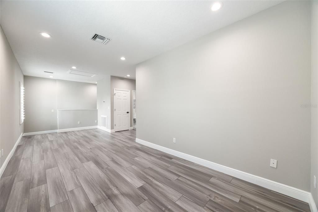 For Sale: $550,000 (5 beds, 4 baths, 3158 Square Feet)