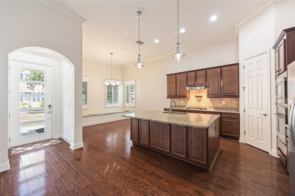 For Sale: $550,000 (5 beds, 4 baths, 3158 Square Feet)