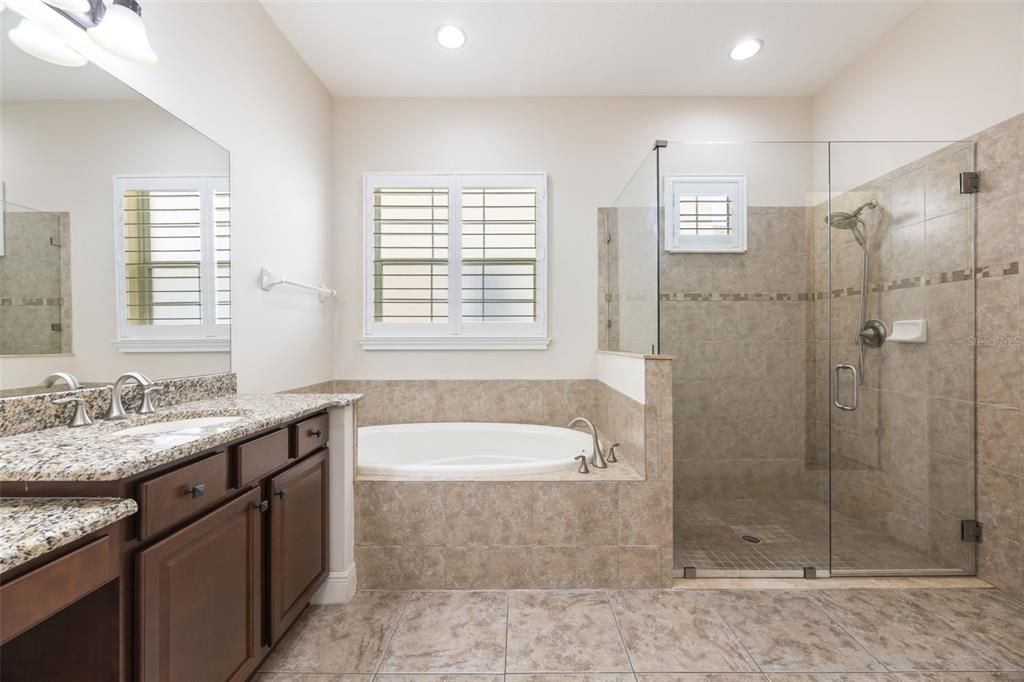 For Sale: $550,000 (5 beds, 4 baths, 3158 Square Feet)