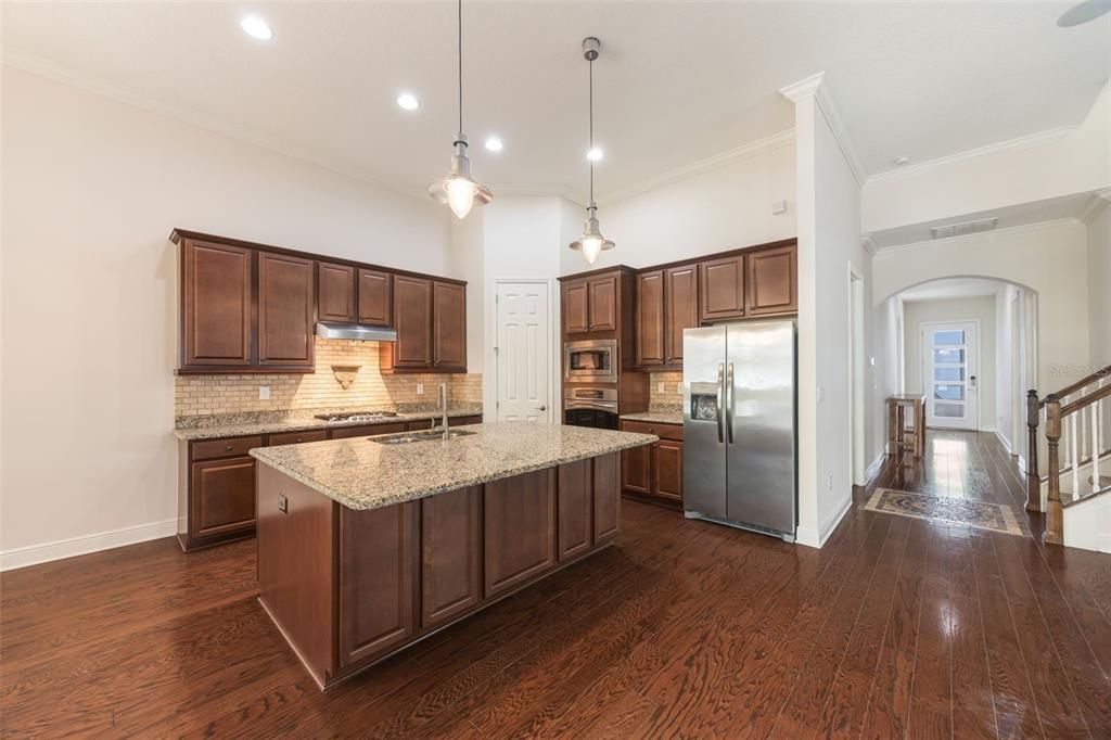 For Sale: $550,000 (5 beds, 4 baths, 3158 Square Feet)