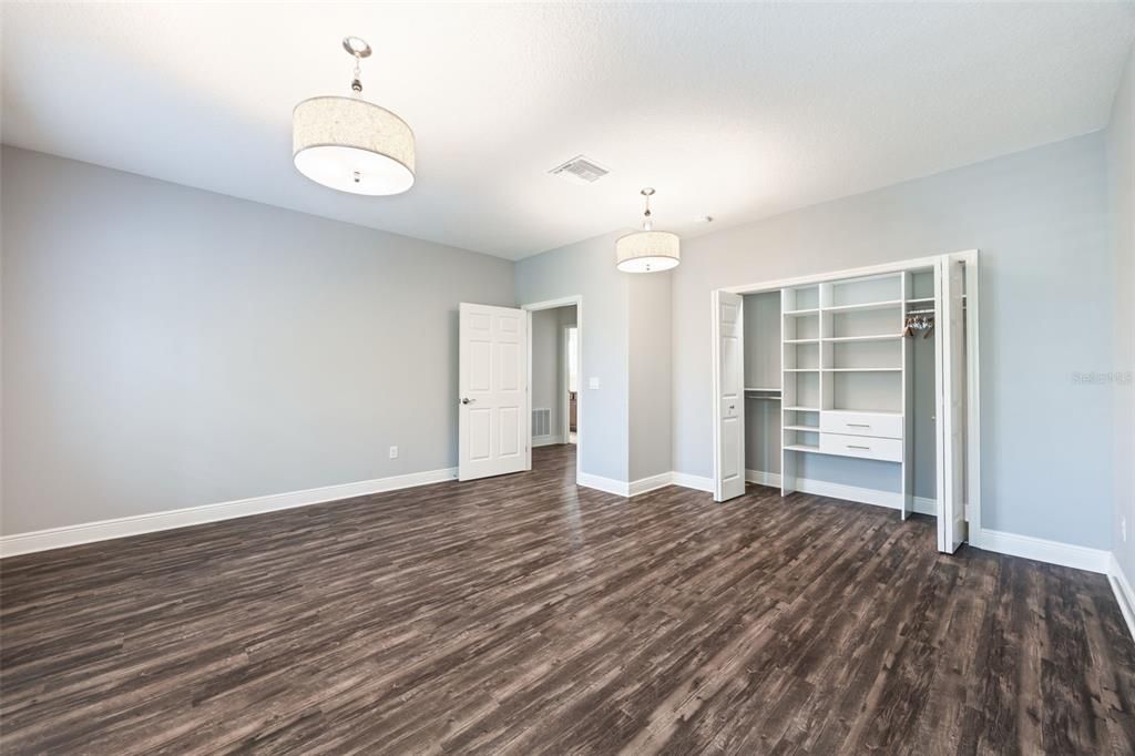 For Sale: $550,000 (5 beds, 4 baths, 3158 Square Feet)