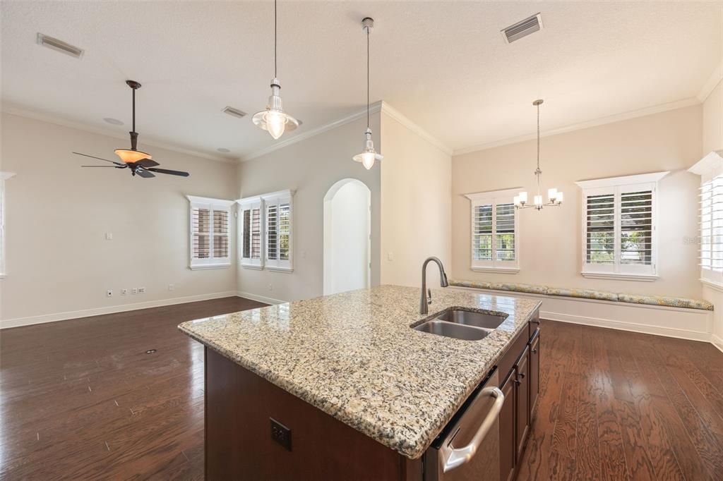For Sale: $550,000 (5 beds, 4 baths, 3158 Square Feet)