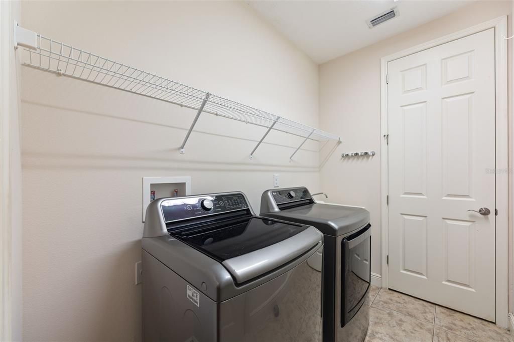 For Sale: $550,000 (5 beds, 4 baths, 3158 Square Feet)