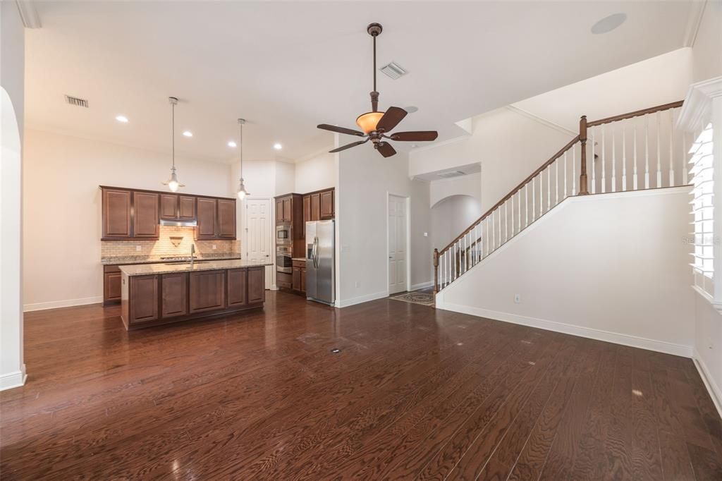 For Sale: $550,000 (5 beds, 4 baths, 3158 Square Feet)