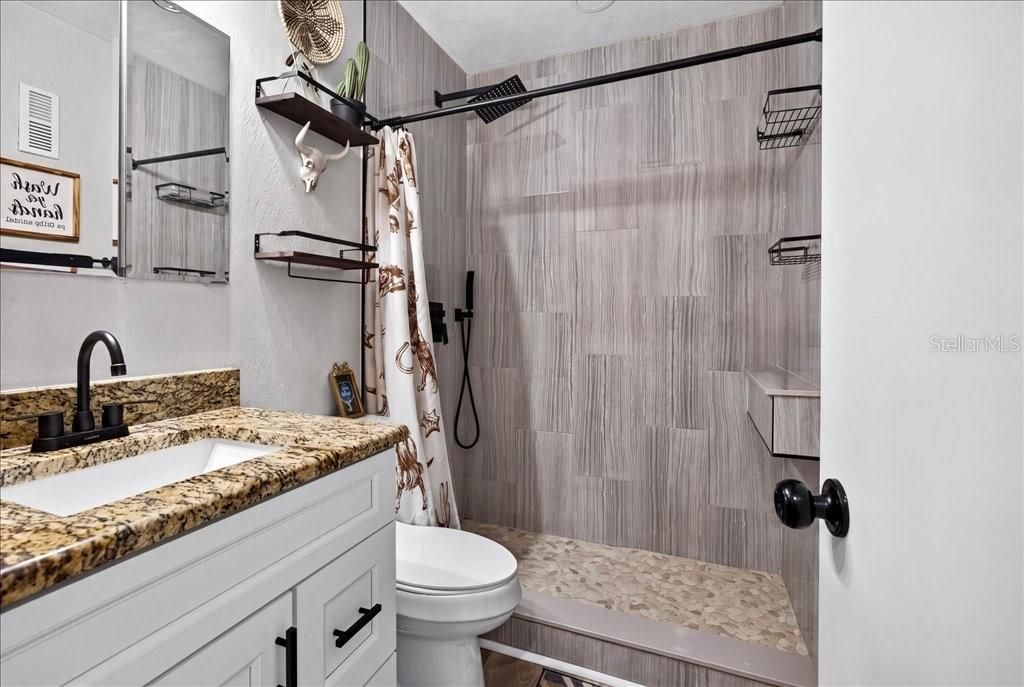 For Sale: $129,900 (2 beds, 1 baths, 784 Square Feet)
