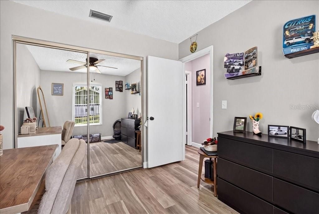 For Sale: $129,900 (2 beds, 1 baths, 784 Square Feet)