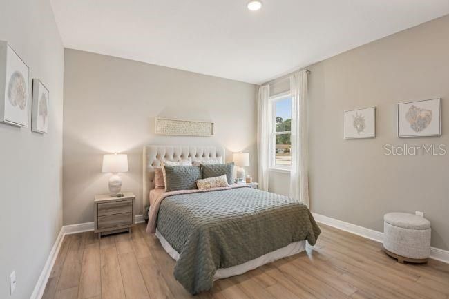 Active With Contract: $579,990 (5 beds, 3 baths, 3130 Square Feet)