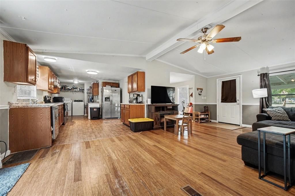 For Sale: $215,000 (3 beds, 3 baths, 1584 Square Feet)