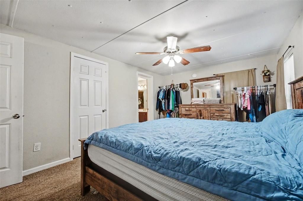 For Sale: $215,000 (3 beds, 3 baths, 1584 Square Feet)