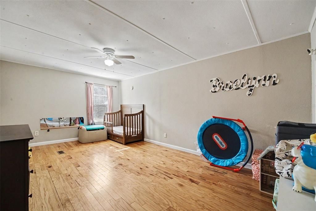 For Sale: $215,000 (3 beds, 3 baths, 1584 Square Feet)