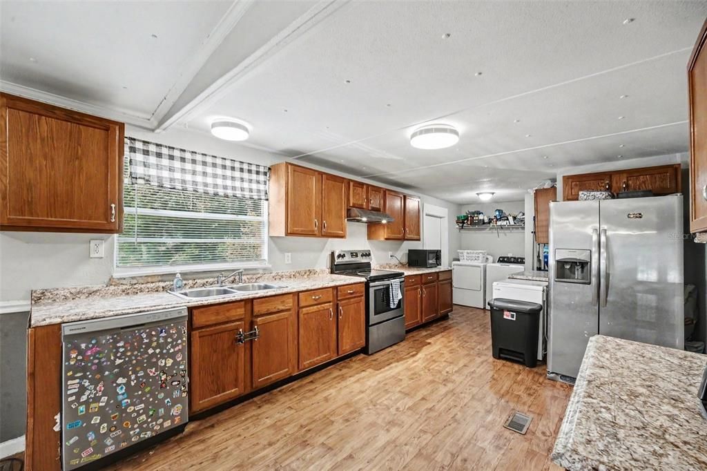 For Sale: $215,000 (3 beds, 3 baths, 1584 Square Feet)