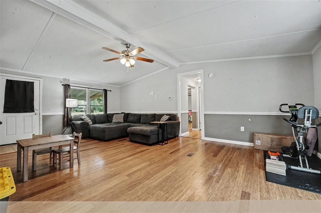 For Sale: $215,000 (3 beds, 3 baths, 1584 Square Feet)