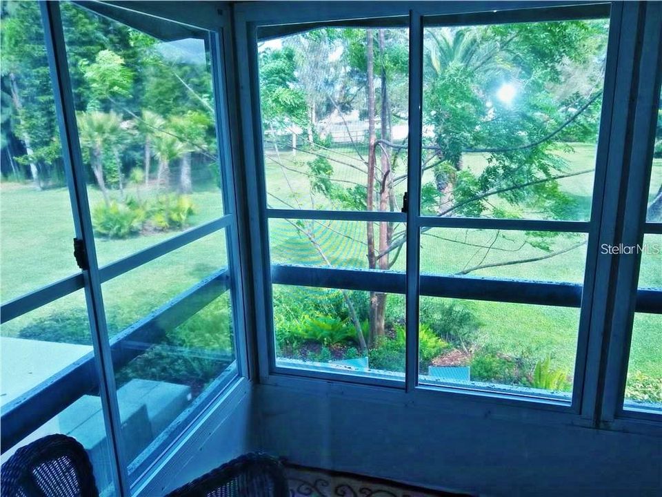 For Rent: $1,200 (2 beds, 1 baths, 733 Square Feet)
