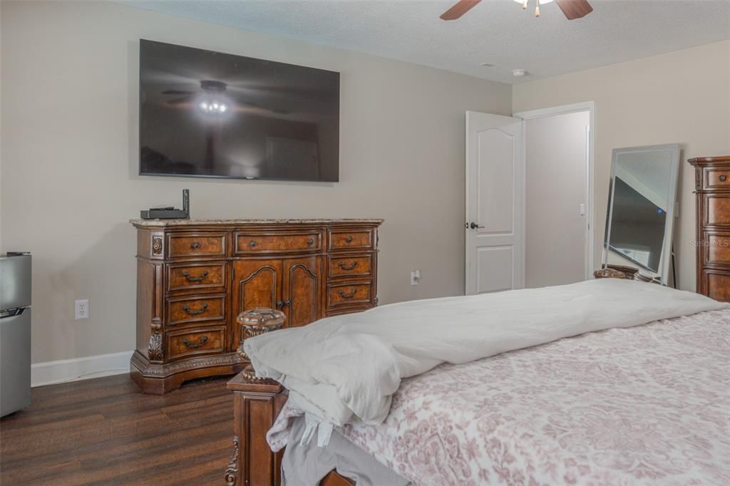 For Rent: $4,999 (5 beds, 3 baths, 3900 Square Feet)