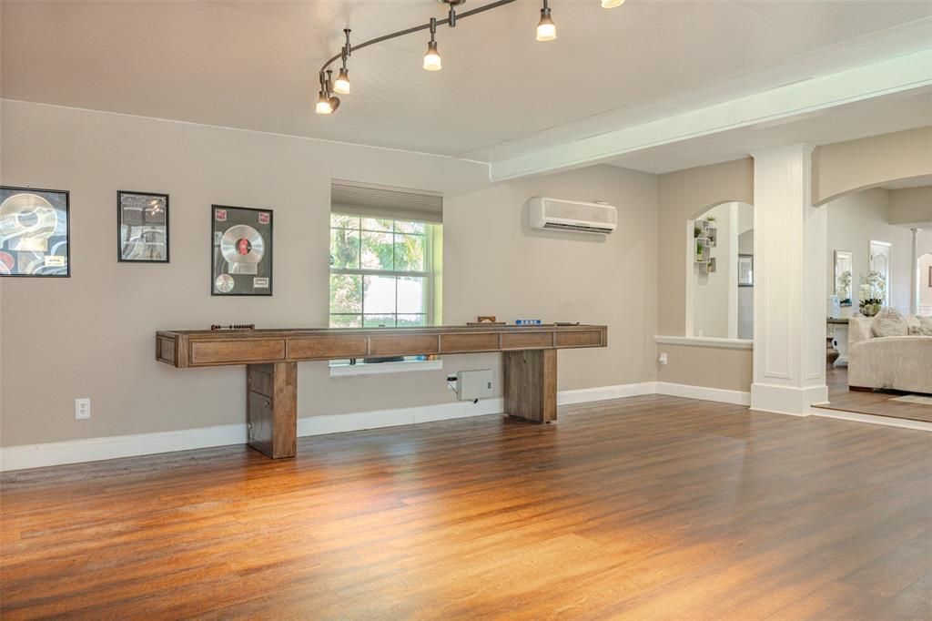 For Rent: $4,999 (5 beds, 3 baths, 3900 Square Feet)