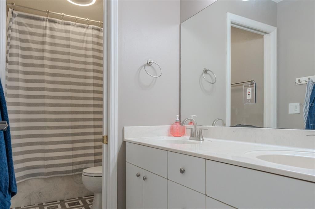 For Rent: $4,999 (5 beds, 3 baths, 3900 Square Feet)