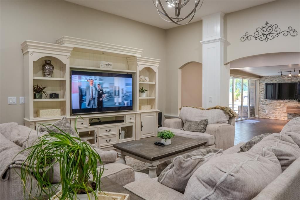 For Rent: $4,999 (5 beds, 3 baths, 3900 Square Feet)