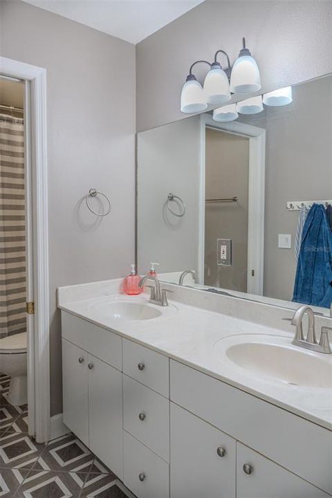 For Rent: $4,999 (5 beds, 3 baths, 3900 Square Feet)