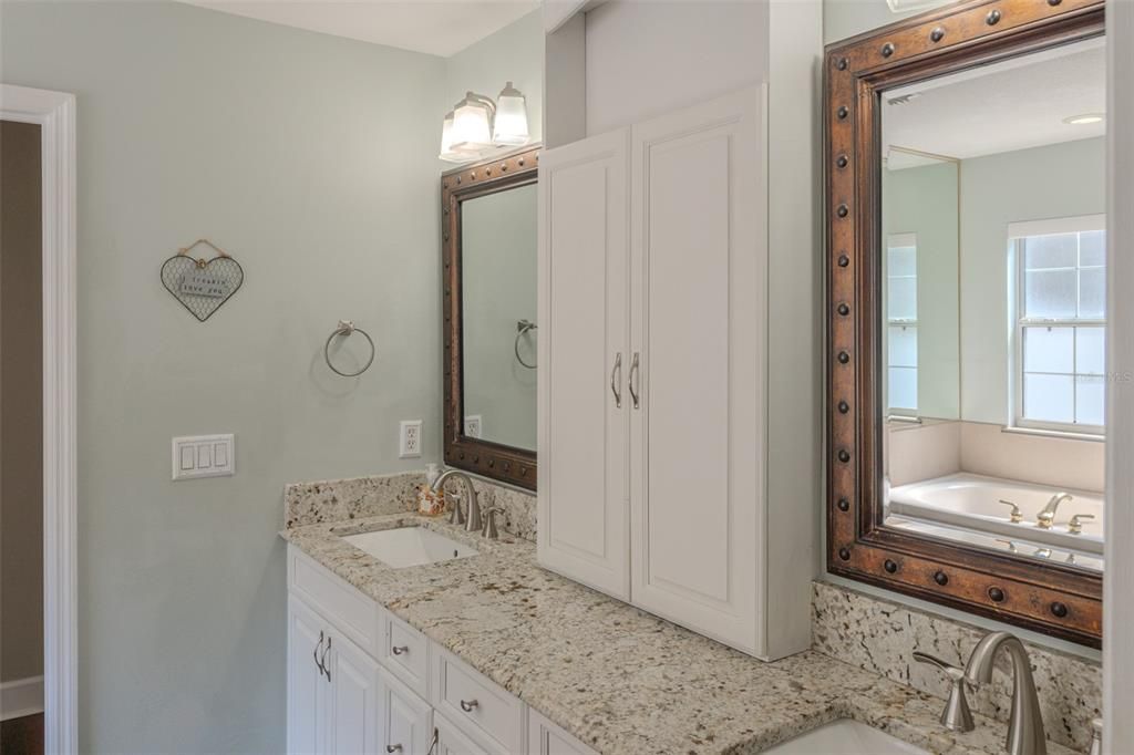 For Rent: $4,999 (5 beds, 3 baths, 3900 Square Feet)