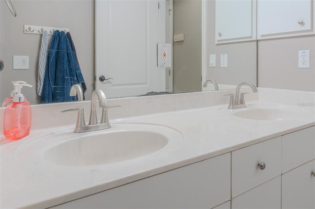For Rent: $4,999 (5 beds, 3 baths, 3900 Square Feet)