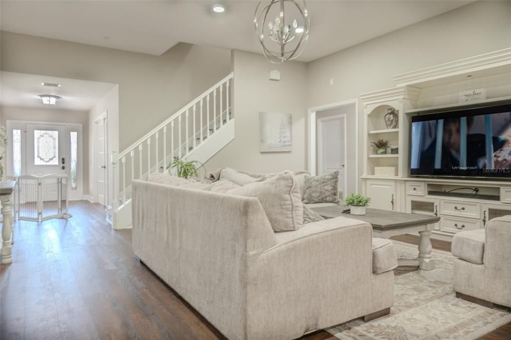 For Rent: $4,999 (5 beds, 3 baths, 3900 Square Feet)