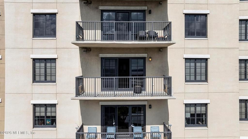 En Venta: $345,000 (2 camas, 2 baños, 1329 Pies cuadrados)
