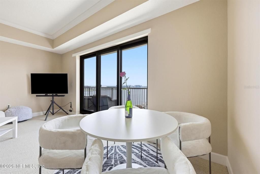 En Venta: $345,000 (2 camas, 2 baños, 1329 Pies cuadrados)