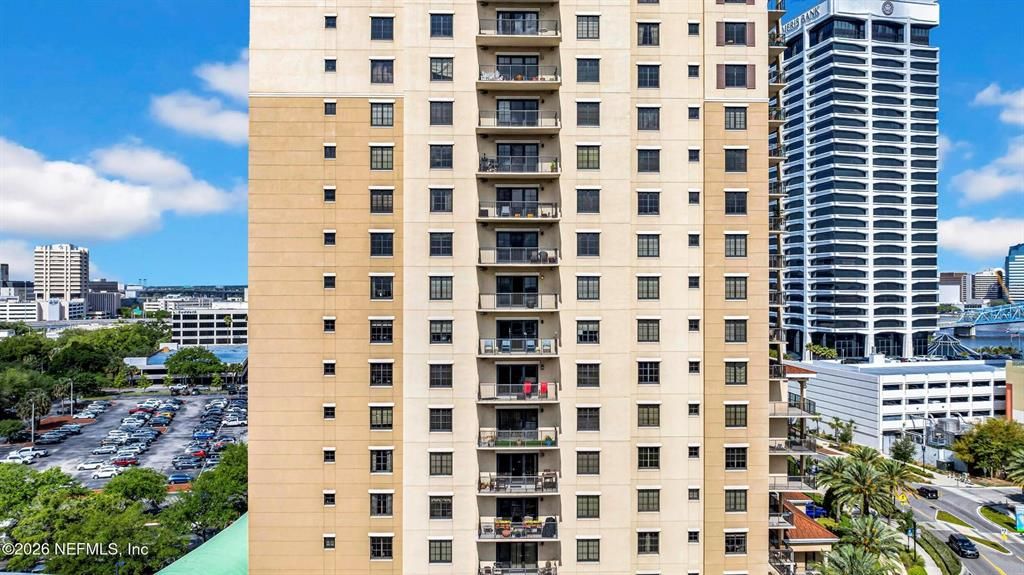 En Venta: $345,000 (2 camas, 2 baños, 1329 Pies cuadrados)