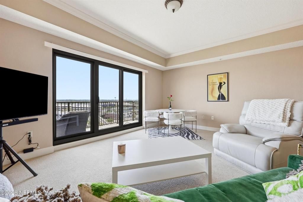 En Venta: $345,000 (2 camas, 2 baños, 1329 Pies cuadrados)