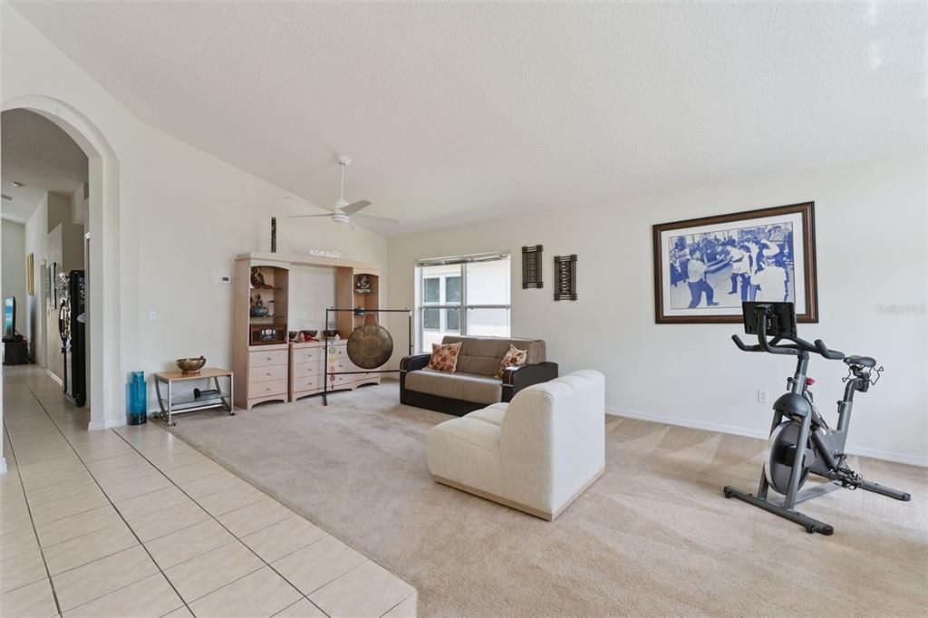 En Venta: $419,900 (4 camas, 3 baños, 1940 Pies cuadrados)